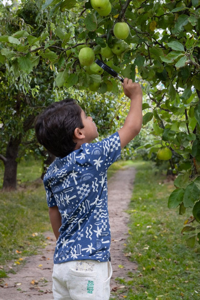STURDY T-Shirt Explore More allover indigo